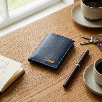 Cartera grande de hombre en piel vacuno color azul- Mate